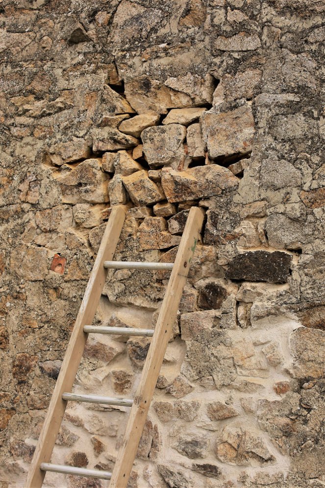 Judi-Castille-The-barn-structural-crack