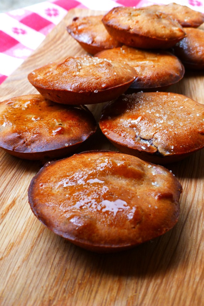 Apple spice buns with pine syrup glaze